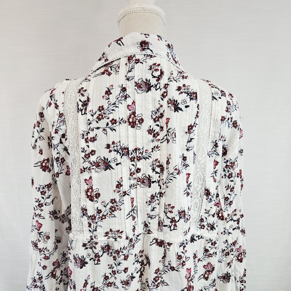 Anthropologie Pilcro Collared Pintuck Floral Blouse size Medium - Picture 12 of 14
